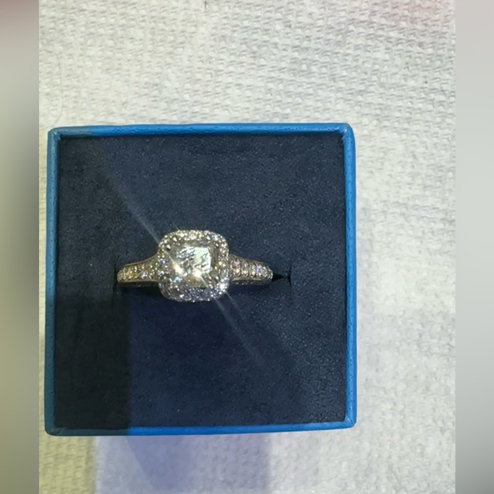 Diamond engagement ring sz 8 1 carrot center stone